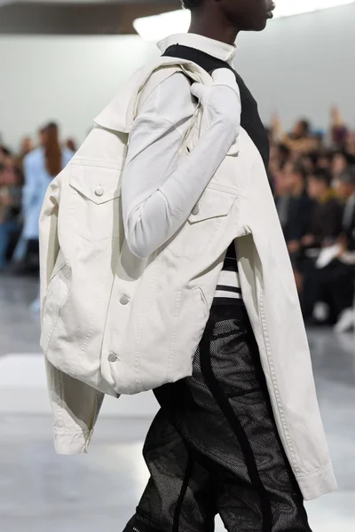 Look 50